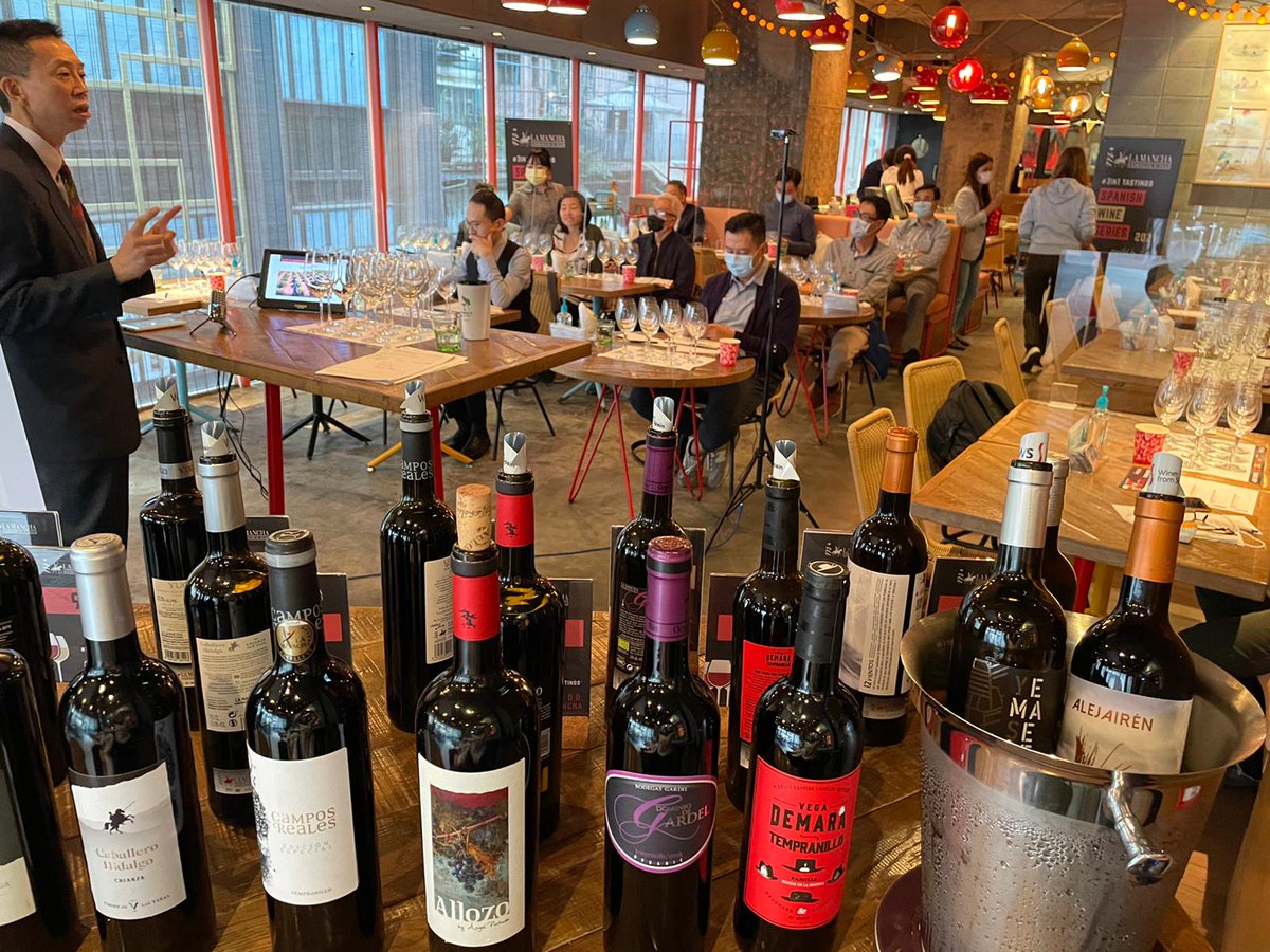 solutionsasia's tweet photo. #3in1 Tastings
Spanish Wine Series 2021 presented by D.O La Mancha.
Wine seminars simultaneously live in Hong Kong, Shenzhen, and Virtual Classroom on the xiaoetong platform.
Tech support by Bayou Media Systems, a division of Scoring Solutions https://t.co/TzZqA7amy4