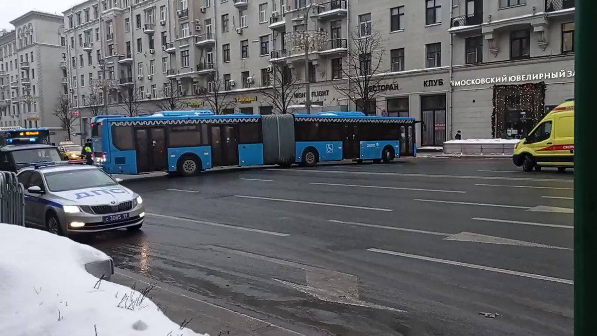 The Ministry of Internal Affairs announced the initiation of a case under Art. 267 of the Criminal Code of the Russian Federation on blocking streets and disrupting the operation of transport infrastructure.Searches and arrests already taking place in Maxim Liksutov's office.