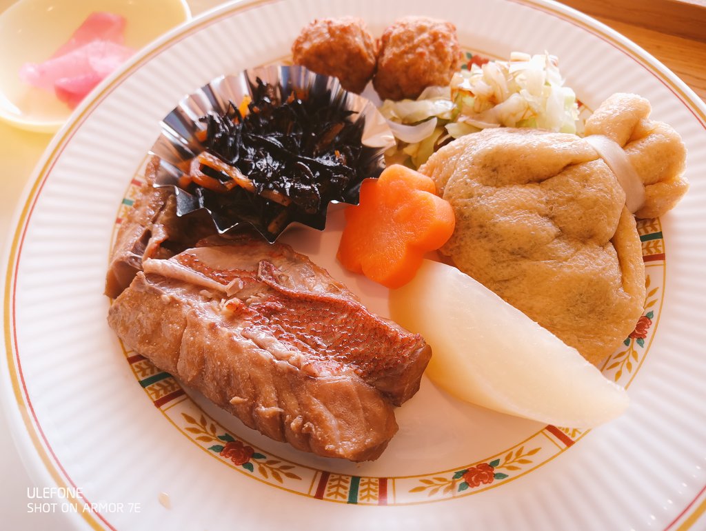 猟師のじいちゃん 本日のランチは 徳島の阿波市役所本所アエルワホール3階にある アエルワ食堂にて日替の赤魚の照り煮ランチ480円を頂きよります しかし安いわ 驚愕のコスパ 阿波市もランチ開拓していこか 徳島 田中みな実 コレコレ レッド