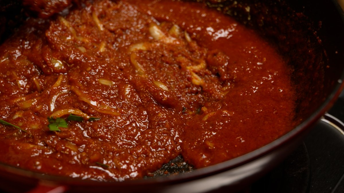 realCheNom's tweet photo. Malaysia No 1 signature dish, Nasi Lemak, please RT if you agree.
Preparation guide including sambal: https://t.co/MPO2QDikU4 https://t.co/BPXVPafss0