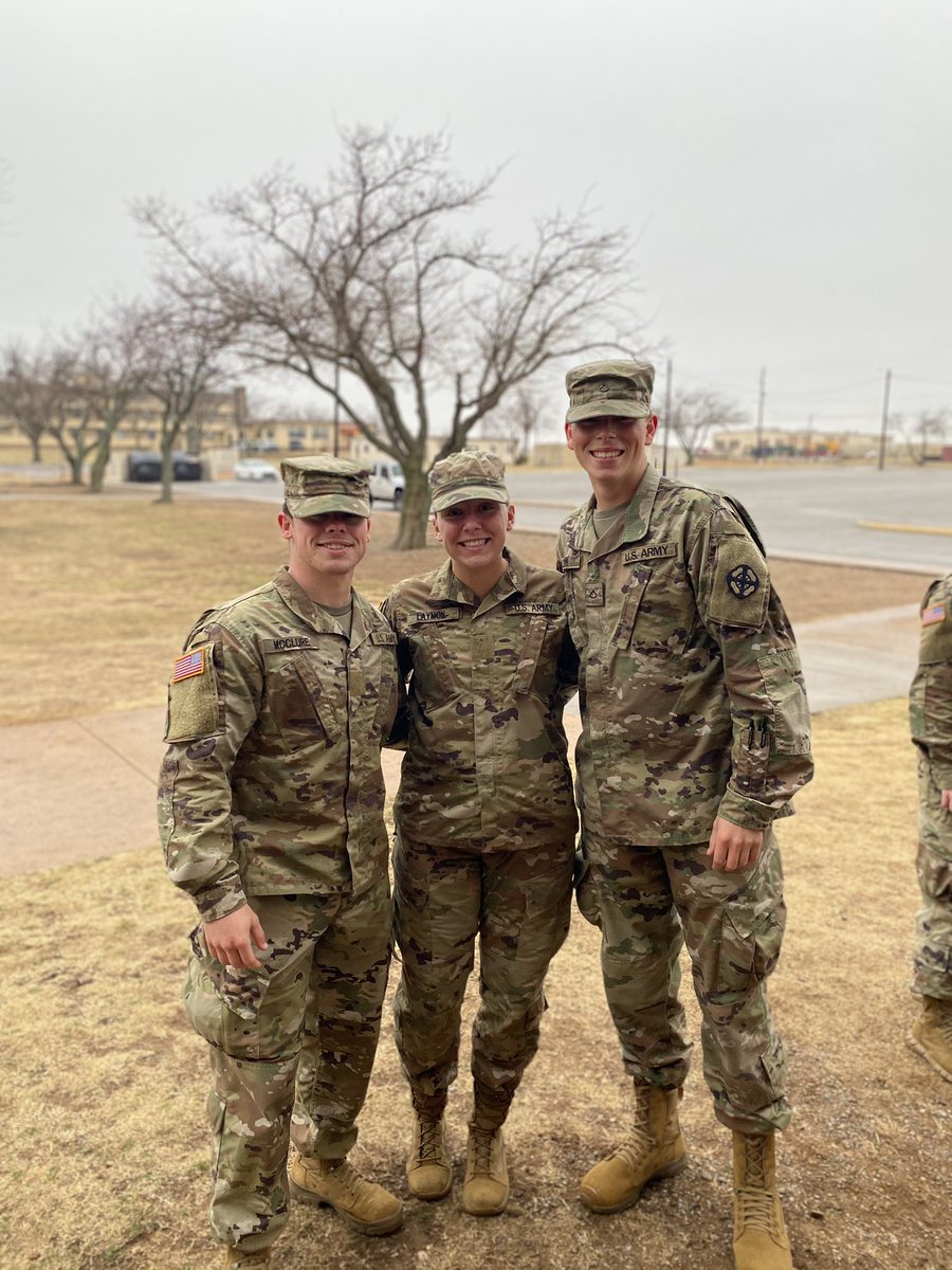 braedy_laymon's tweet photo. 2 weeks until graduation then i’m off to Washington for the next 3 years. been w these losers for 17 weeks now...bittersweet ending coming soon🥲 https://t.co/d0562O2Wy9