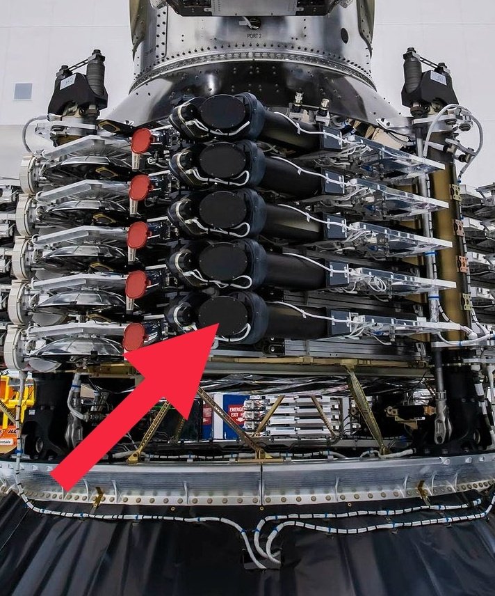 Megaconstellati's tweet photo. .@elonmusk confirms the newly observed black pipe object on the ten #Starlink satellites launched yesterday into polar orbit for the first time are "lasers", so probably laser communication terminals for optical inter-satellite links:
https://t.co/6hkivjj9PI
H/T: @larrypress https://t.co/sSitp0ahK7