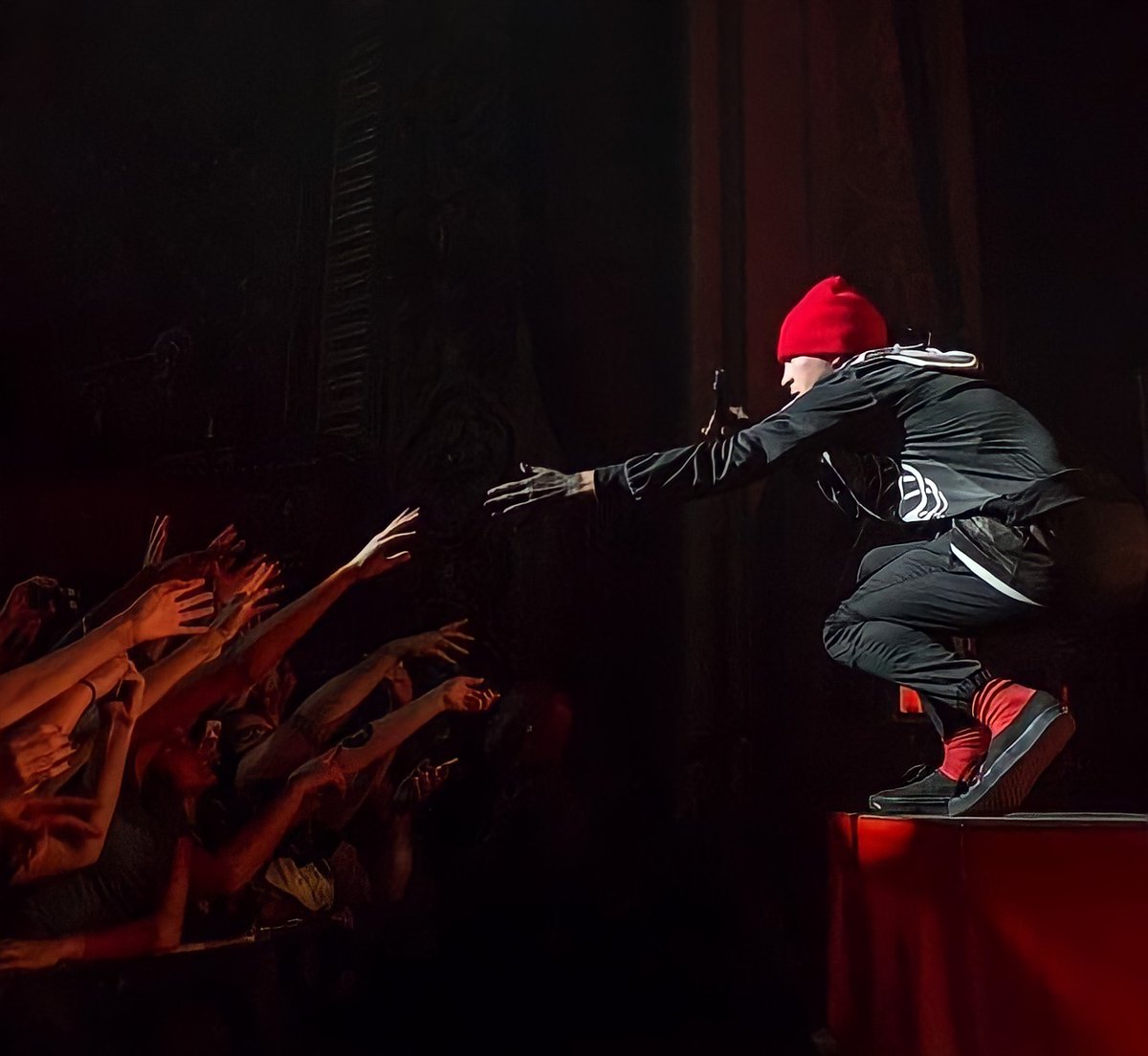 LuBlurryface's tweet photo. -Shaking hands with the dark parts of my thoughts https://t.co/lqrtNXxHDv