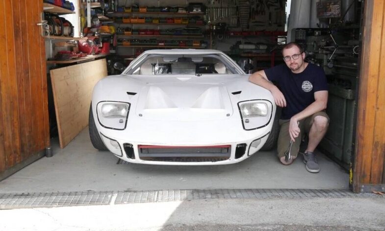 LesVoituresCom's tweet photo. Vidéos : une réplique de la #Ford GT40 habilement créée https://t.co/nbrnPOGwhH #BenjaminWorkshop #FordGT #FordGT40 #RépoliqueFordGT40 #automobile https://t.co/mcL1mvLu7g