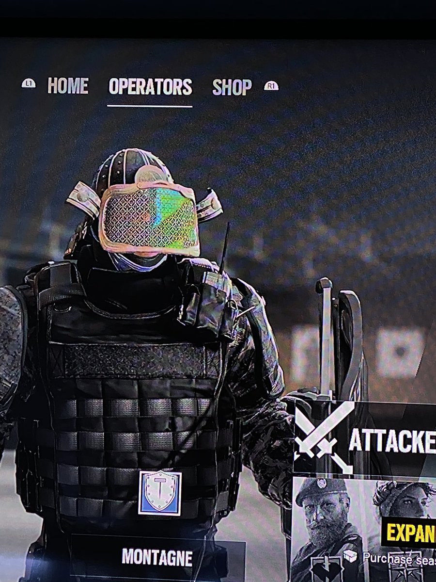 SaintJibbs's tweet photo. @Rainbow6Game ?? His helmet been like this a while ?? https://t.co/7vDpRMqGUr