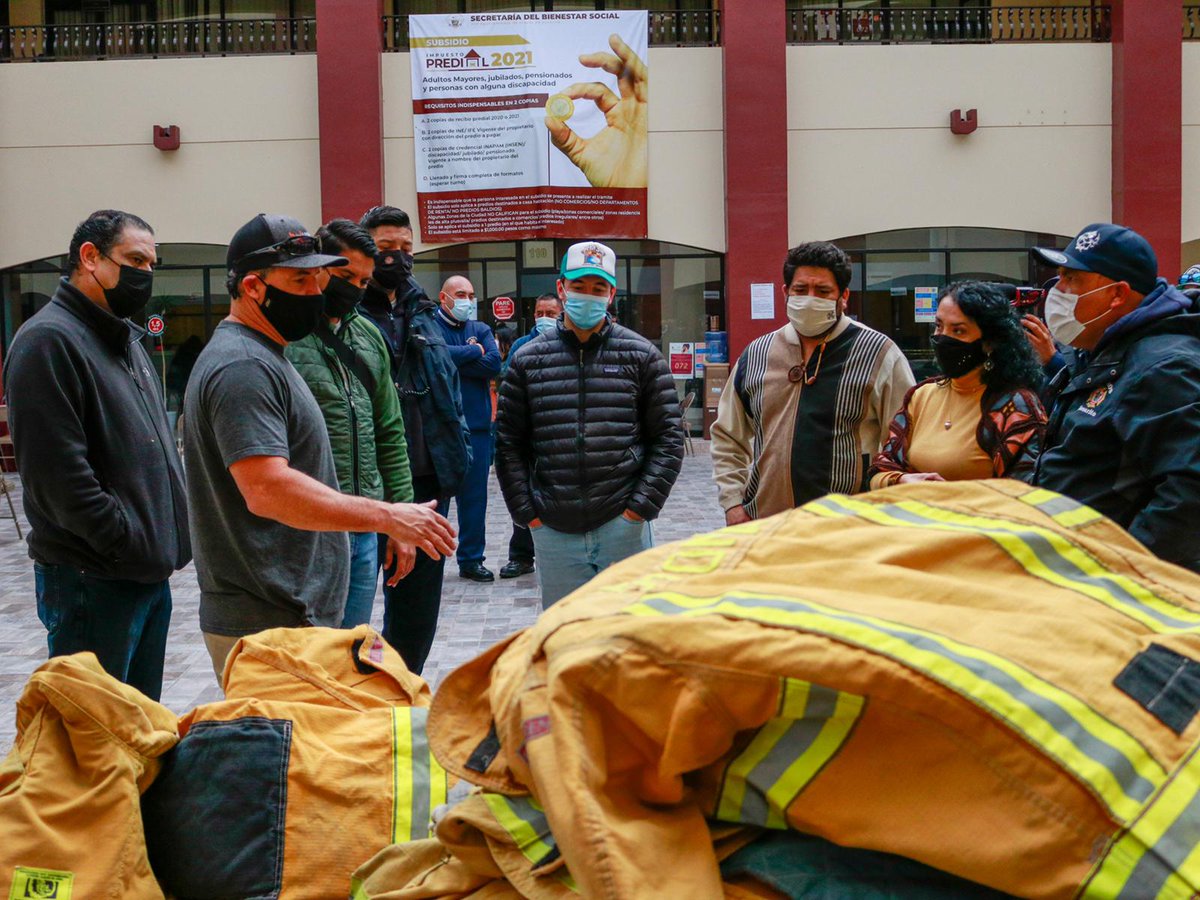 Bomberos de Playas de Rosarito recibió un donativo de 50 equipos,consistentes en estructurales, botas, cascos, guantes, entre otros; por parte del departamento de Bomberos de California, Estados Unidos (CalFire).