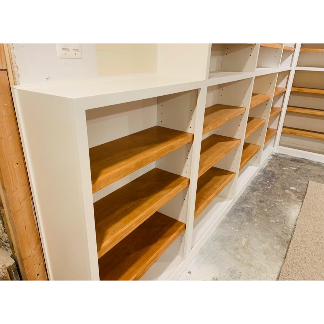 marycarpentry's tweet photo. Big bookshelves with Birch wood ,  Early American stain shelves ✨🧑🏽‍🎨#MarylandCarpentry #TeamMarylandCarpentry https://t.co/Iq4cnfPBQO