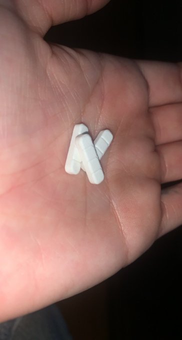 Last 3 till I reup tonight🥴 farmapram 2mg  bang my line https://t.co/iRuO3TKpeg