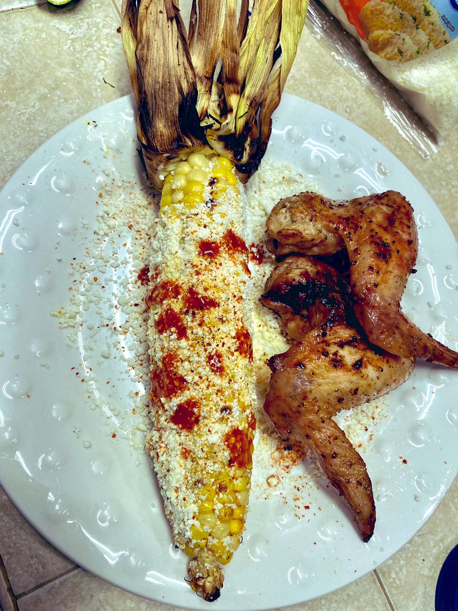 eddiejimenez956's tweet photo. Mexican street corn and some wings today. #hardcorebbq https://t.co/eK8NrAFgSf