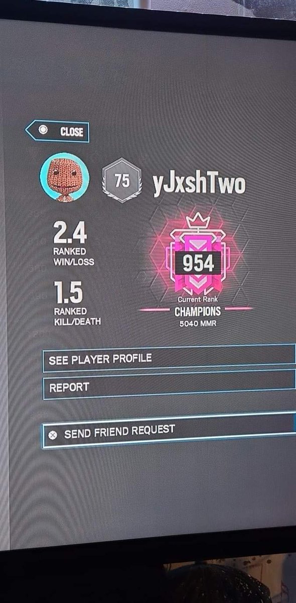SimonJunior2000's tweet photo. @Rainbow6Game champion this high after only a few ranked games after level 50? That's not right. This needs to be fixed https://t.co/yxoxXD4akb
