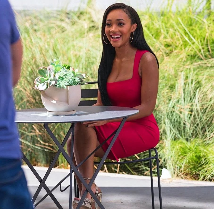 DionneGrant's tweet photo. At 22, she made history by becoming the youngest woman trader on the New York Stock Exchange. Now, aged 26, Lauren Simmons is gearing up to host a reality show “Going Public”, which lets you, the viewer, invest in a contestants’ companies yourself https://t.co/TagvEBDkqF https://t.co/84CirmBthB
