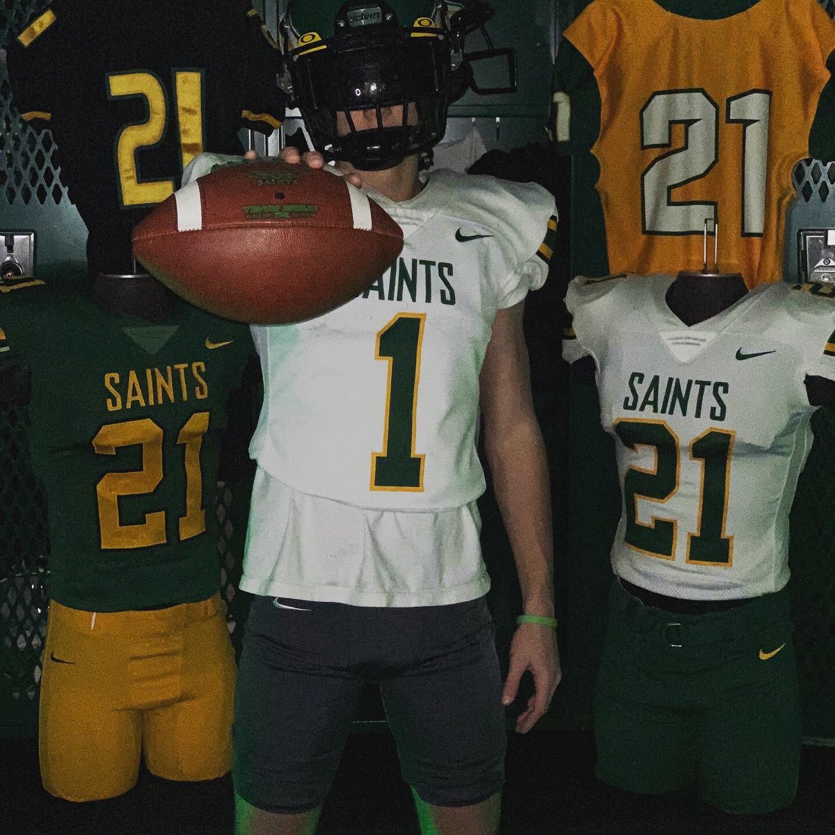 Great visit this weekend at <a href="/PresentationPC/">Presentation College</a>💪🟢🟡 #saintsarmy #wingsup