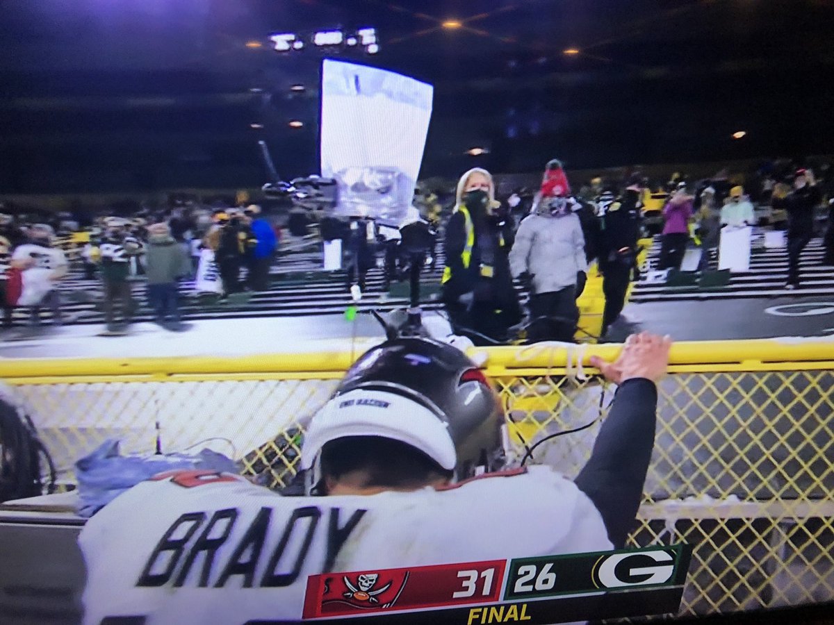MikeReiss's tweet photo. “Can I say hi to my son?” — Tom Brady https://t.co/srIrSMNFhD