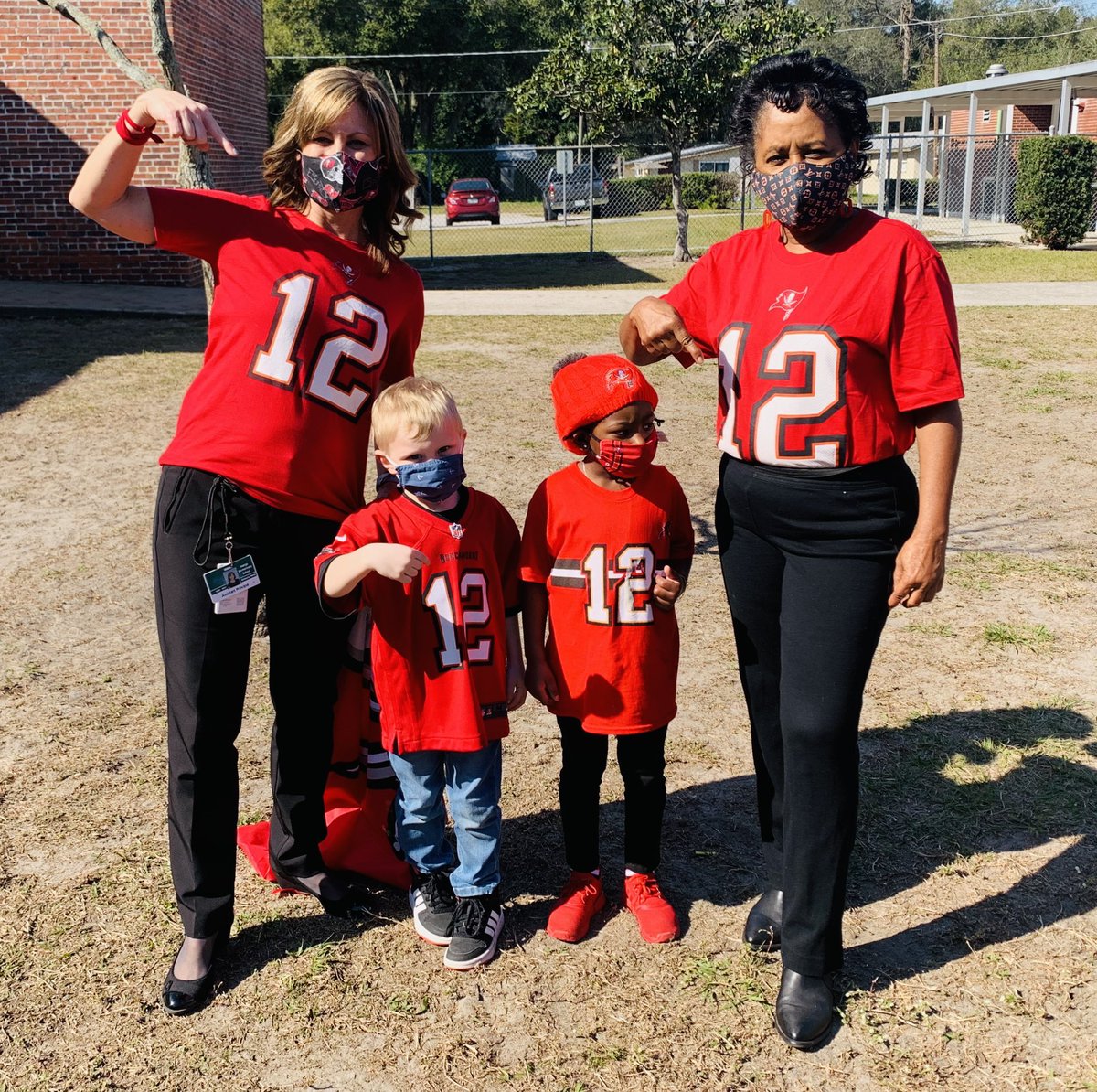 HillsboroughSch's tweet image. Congratulations to our wonderful partners in education... the Tampa Bay @Buccaneers 🏈

They are Super Bowl bound... and our schools, staff and students will #RaiseTheFlags the entire way!