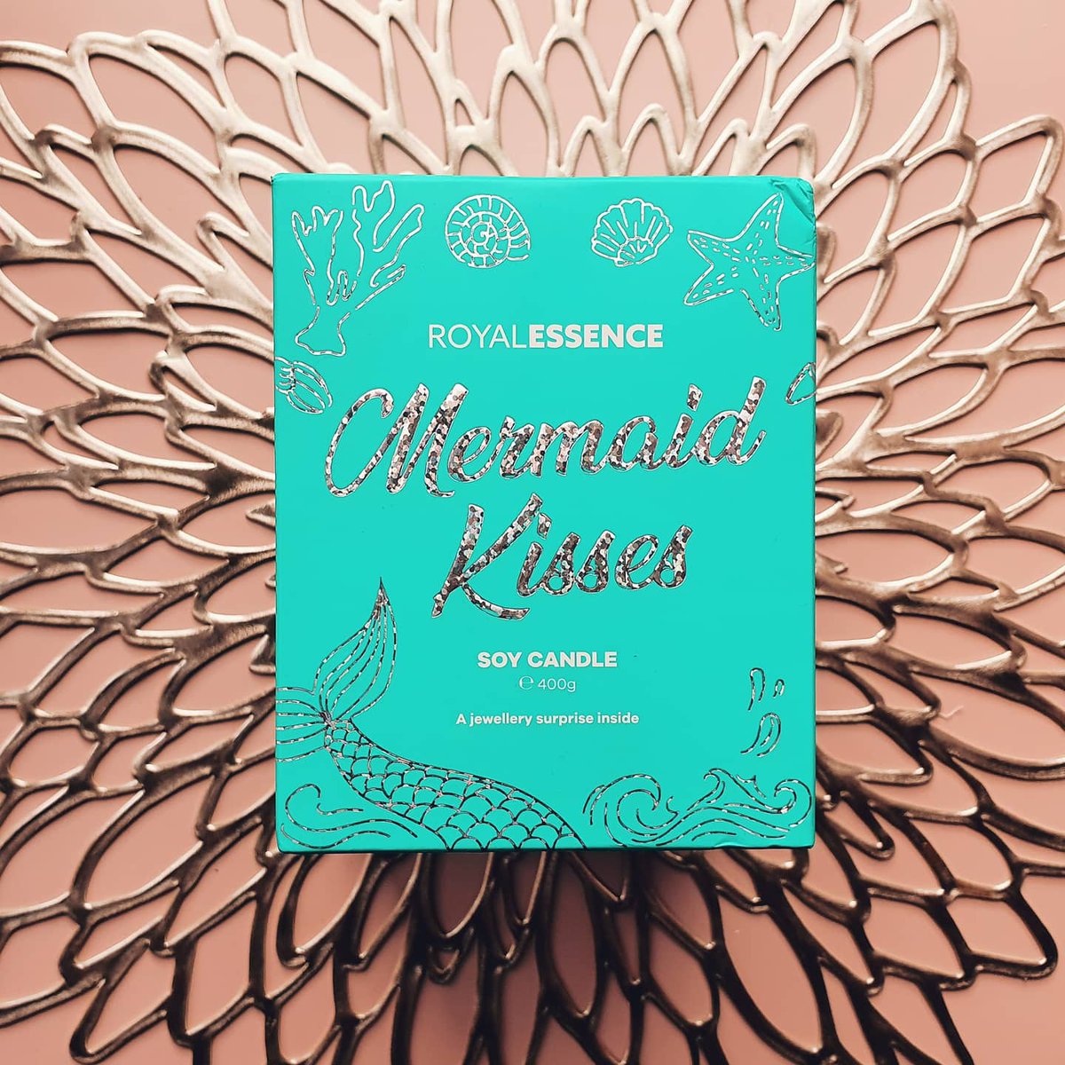 Stephmulz's tweet photo. I was so excited to use my Mermaid Kisses @RoyalEssenceCo natural soy wax ring candle!

It had a blue opal ring guaranteed, floral notes and a burn time of 90-100 hours.

It's bright, iridescent and part of their fairytale collection. I'm so chuffed with the entire experience. 😍 https://t.co/2QcaNotJFy