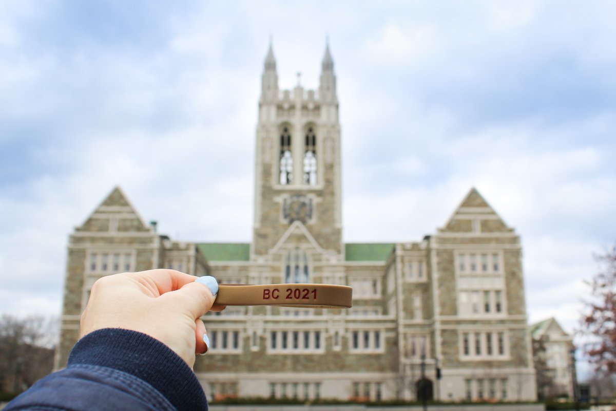 ✨New semester, new bracelet✨ After your #COVID test in Conte Forum, you’ll receive a #BC2021 bracelet to show that you’ve been tested. Remember to wear your bracelet any time you’re on campus until February 12th #KeepTheHeightsHome