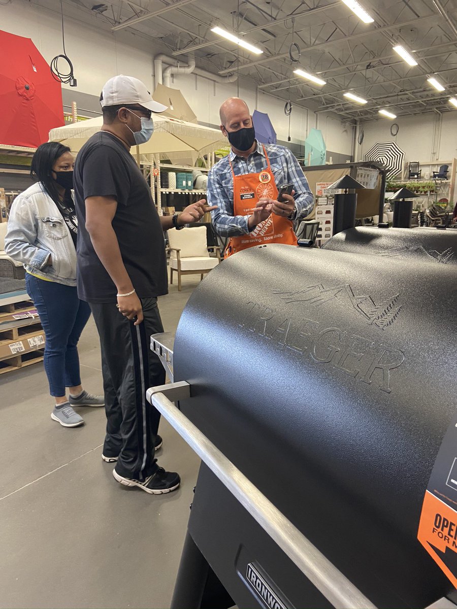 194 grills on the apron 194 grills. Sell 1 down sell 2 down 192 grill on the apron. Funday Sat selling grills at 415! Caught our fearless leader Corey helping a customer set up their Traeger app. <a href="/CBoswellHD/">Corey Boswell</a> <a href="/D66Celest/">Sheldon Celestine 🇹🇹🇺🇸</a> <a href="/RussellTomlins7/">Russell Tomlinson</a> <a href="/mosesjedTHD/">Jed Moses</a> <a href="/FeliciaPuente05/">Felicia Duran</a> <a href="/TraegerGrills/">Traeger Grills</a>