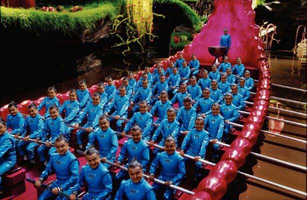 ヘヘモンの妹 V Twitter ウンパルンパを演じた俳優さん 身長が132cmなんだ それにしてもひとりで165人のウンパルンパ演じたの大変だっただろうね 何故今こんな話をしているのかというと 約8年振りに チャーリーとチョコレート工場 を観ているから 夏休み 週5で