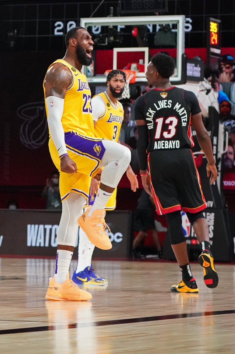 hyperdunk red and black