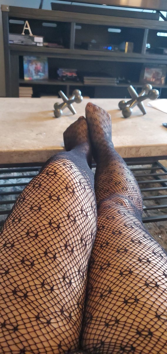 Cat2021Ally's tweet photo. #feelingsexy #sexy #nylons #fishnets #stockings #legs https://t.co/9fRpxFyz3m