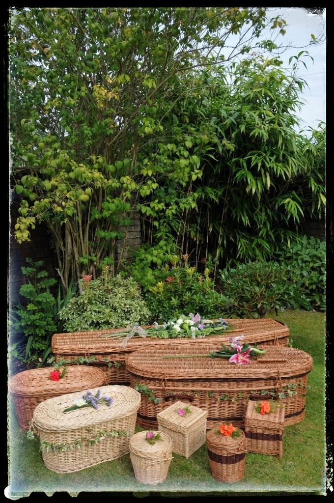 EcoffinsWillow's tweet photo. We are a local family run business that focus on eco-friendly and sustainable coffins and caskets weaving. #willowwork #baskets #willowcoffins； Willow coffins &amp; Seagrass caskets is one of the options which are made from 100% natural materials, no chemicals https://t.co/ALcYhcHDuQ