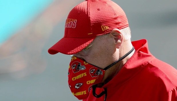 ReeSilient's tweet photo. What does #andyreid know about facemasks that we don't? https://t.co/6C9hACyhdw