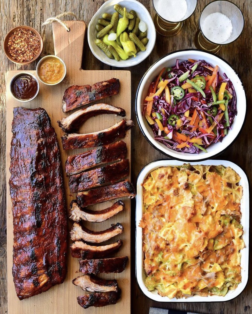 Zimmysnook's tweet photo. #NFLPlayoffs
Game 1 is done & it’s time for dinner.
Baby backs served with a baked pasta & cheese carbonara and rainbow slaw.
#HestanPartner @HestanHome #GrillwithHestan #NFL https://t.co/Xj499x3aTb