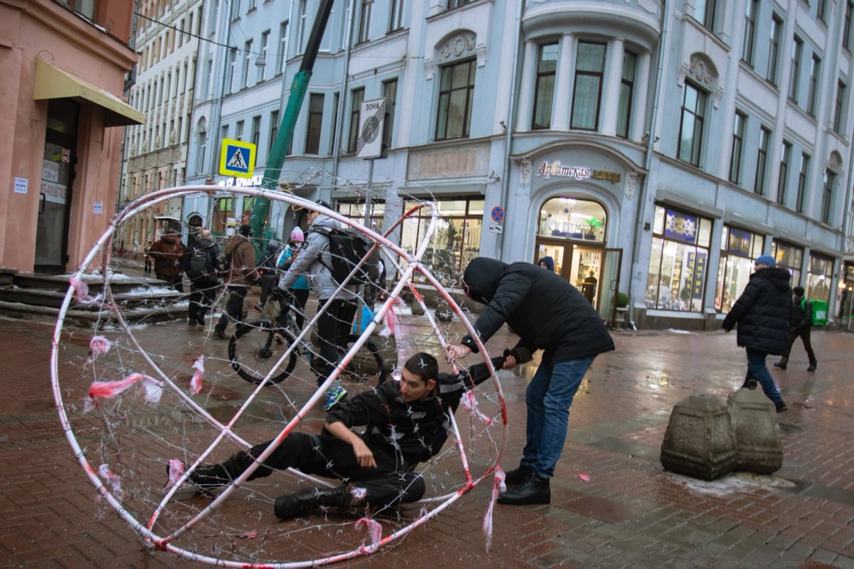 An ambulance came to Pavel Krysevich, because during his arrest he cut himself on wire, which was part of the performance. For him and the artist Bulat Subkhanulov protocols of disobedience to police officers were written up. They want to leave them overnight until the trial. ½