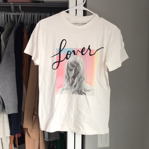 PoshmarkR's tweet photo. So good I had to share! Check out all the items I'm loving on @Poshmarkapp #poshmark #fashion #style #shopmycloset #taylorswift: https://t.co/DMazJAoYnj https://t.co/uBouWvkI4p
