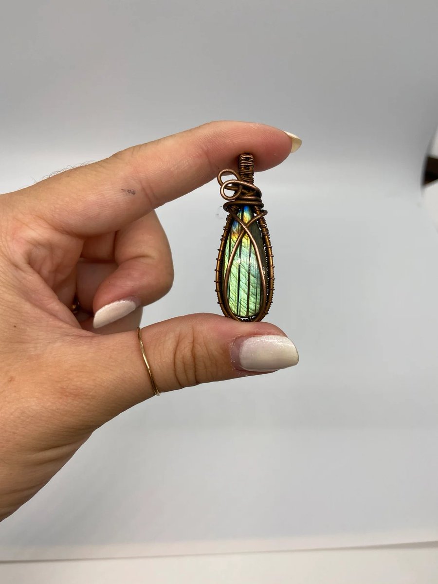 Hi I’m Steph! I’m a multimedia artist and crystal seller! I work with wire wrapping, paint, and crochet! -some of my favs are @laurel_izabeth @purpleatmart @taylarrgrablee @sunflowrdog goldskiesart.bigcartel.com