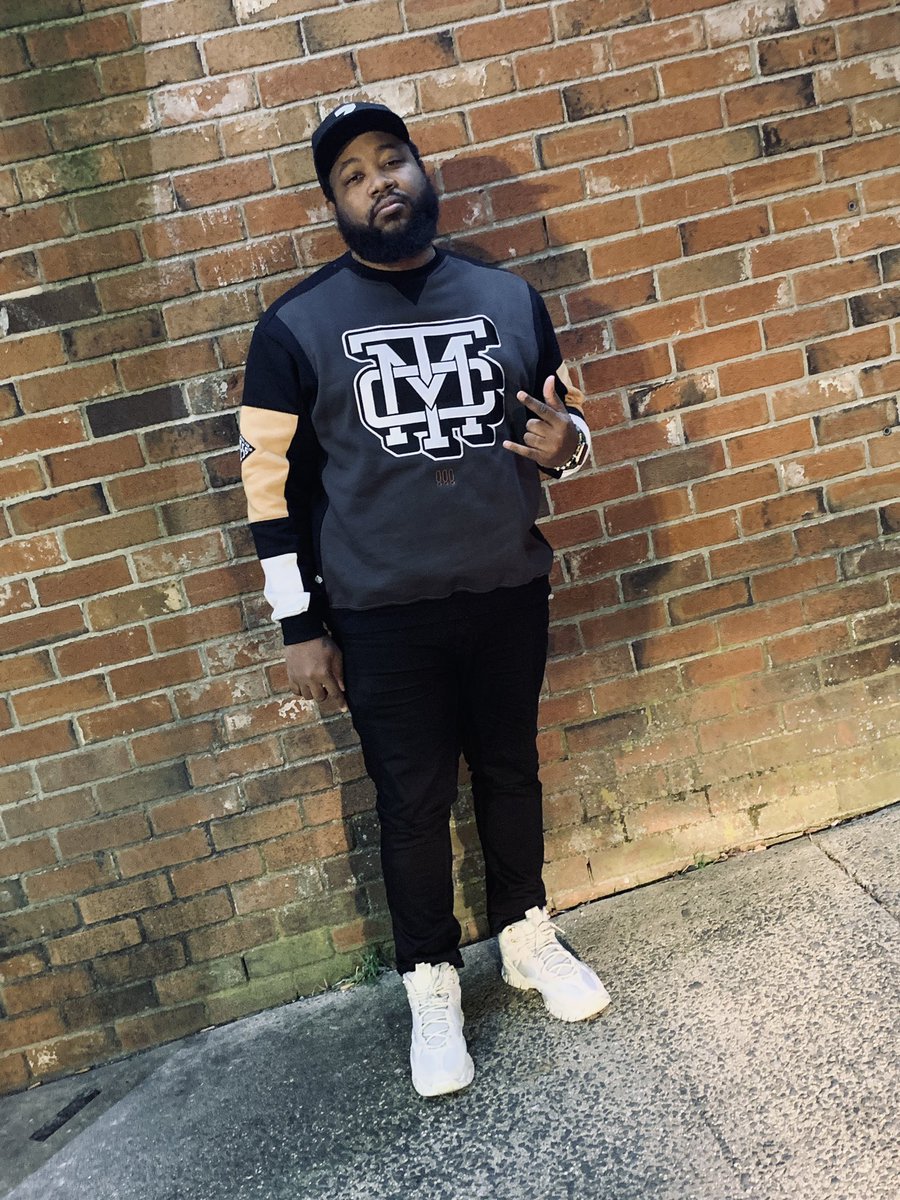 QueenRiss__'s tweet photo. Yasss.... Zaddy lookin like a snack 💋 @mndlessthoughts @MsCP24 https://t.co/D58V3MfXbJ