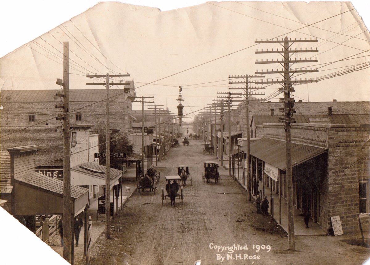 PaulMancha5's tweet photo. I wish...
 I had a #delorean 
#deloreantimemachine 
Can you imagine #ghosthunting 
Beautiful Downtown 1909 
 #delriotexas https://t.co/SJifaKMiQh