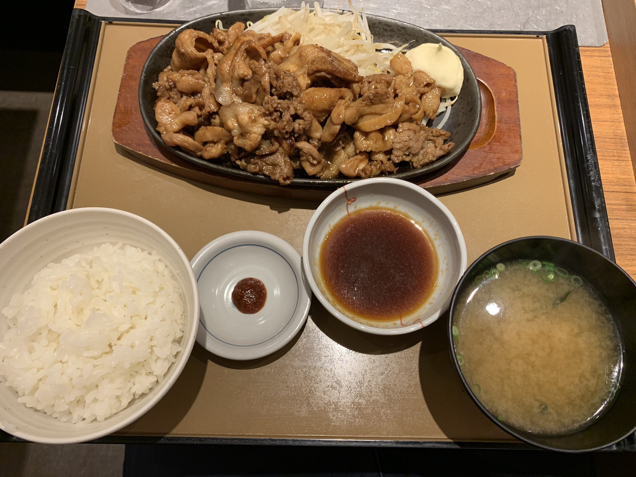 ラ コメータ ロッソ على تويتر やよい軒 千葉シーワン店 メガ 牛 豚 鶏のスタミナ肉盛り定食 肉2倍 ご飯おかわり3杯 夜勤明けに 朝からガッツリ おかわりロボが自動でご飯をよそってくれるから 楽々でした ラ コメータ ロッソ على تويتر やよい軒 千葉シーワン店 メガ 牛 豚 鶏のスタミナ肉盛り定食 肉2倍 ご飯おかわり3杯 夜勤明けに 朝からガッツリ おかわりロボが自動でご飯をよそってくれるから 楽々でした