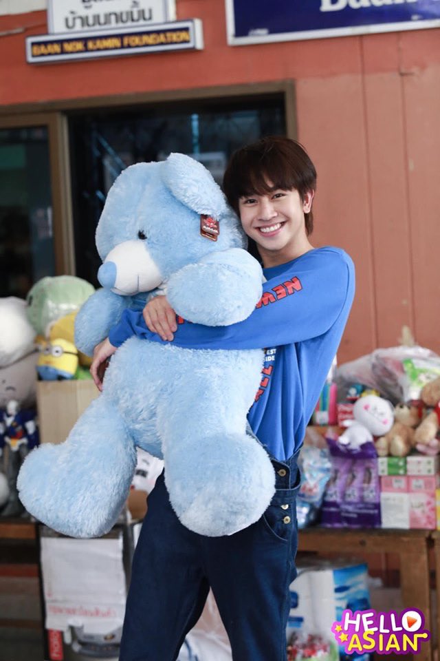 No primeiro stage de "Hidden": o famoso buquê de ursinhos