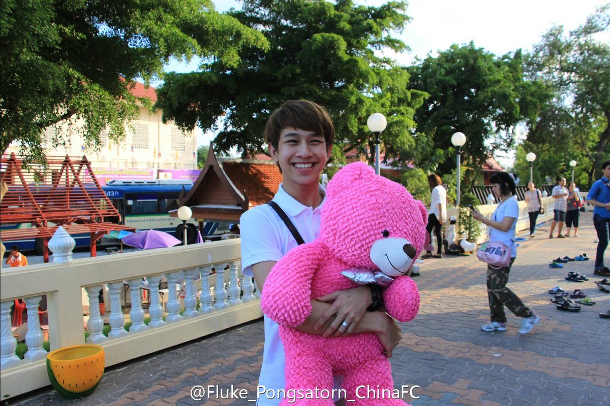 No primeiro stage de "Hidden": o famoso buquê de ursinhos