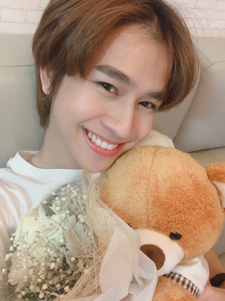 No primeiro stage de "Hidden": o famoso buquê de ursinhos