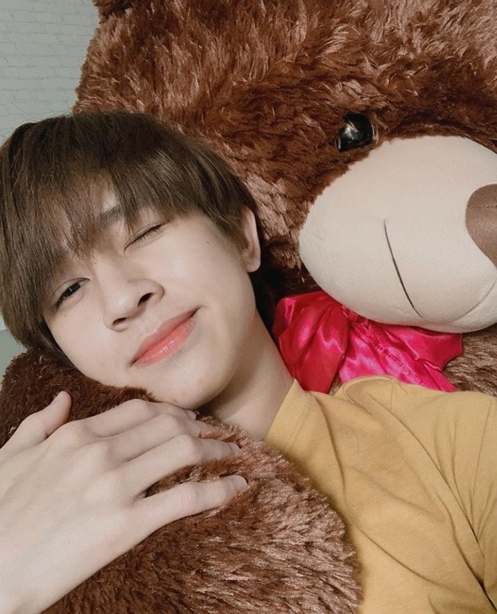 No primeiro stage de "Hidden": o famoso buquê de ursinhos