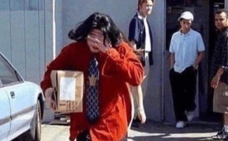 Yo subiendo historias mientras tengo mensajes sin leer de hace más de 2 días.