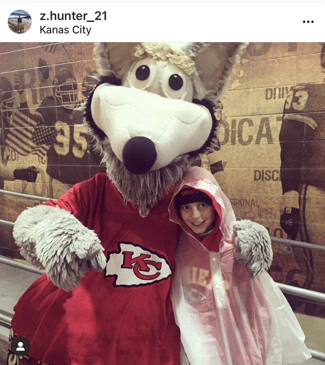Zipper8181's tweet photo. On the left is a photo of me and KC Wolf 5 years ago. On the right is from today at the AFC Championship. Time sure does fly by. @kcwolf #chiefskingdom https://t.co/irirFlUMMV