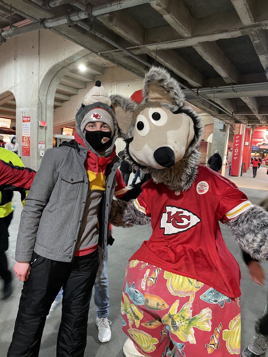 Zipper8181's tweet photo. On the left is a photo of me and KC Wolf 5 years ago. On the right is from today at the AFC Championship. Time sure does fly by. @kcwolf #chiefskingdom https://t.co/irirFlUMMV