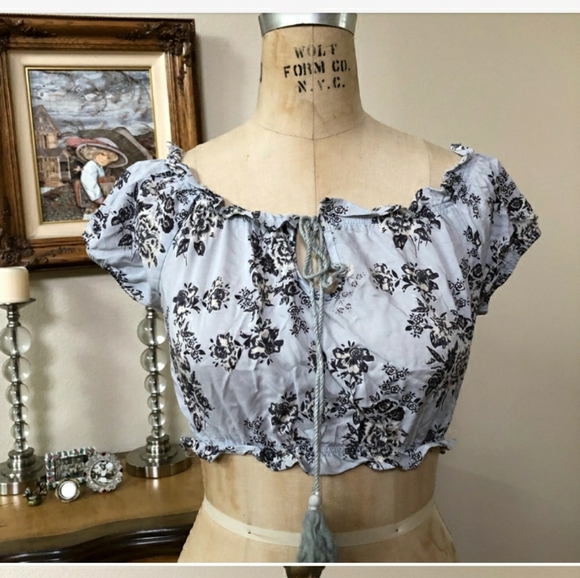 nicole_gans_'s tweet photo. So good I had to share! Check out all the items I'm loving on @Poshmarkapp #poshmark #fashion #style #shopmycloset #lf #victoriassecret: https://t.co/urhjbguGm6 https://t.co/X16SVSMk8K