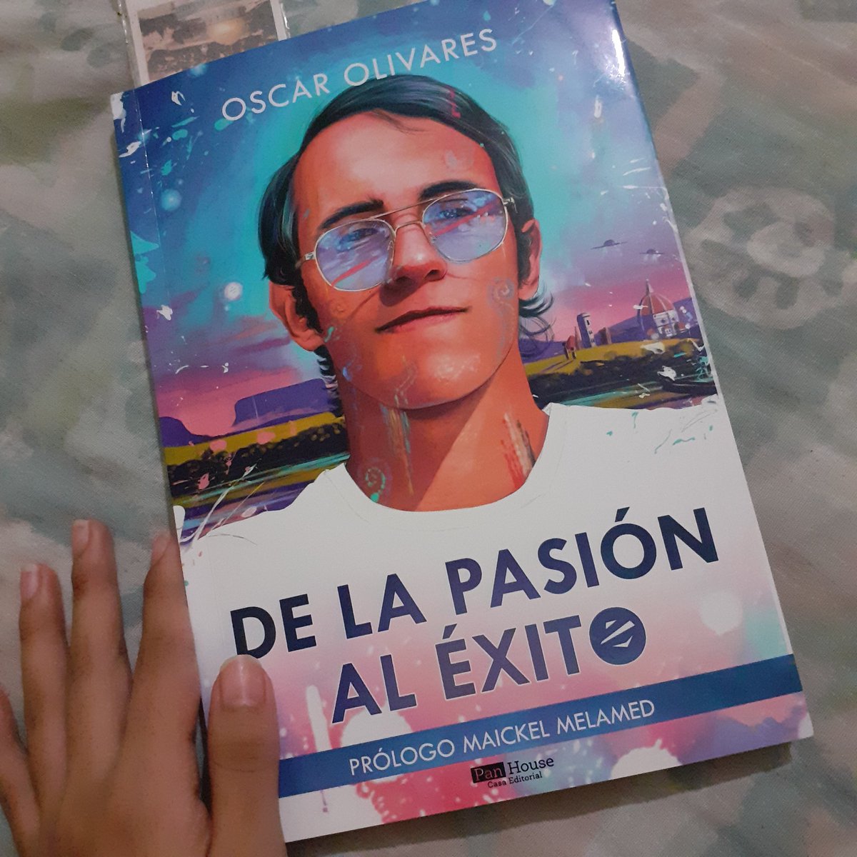 midoriangel_'s tweet image. Estoy encantada con este libro y solo voy por la página 35

También me está ayudando con mi bloqueo creativo y ya hice como dos reflexiones de mi vida 😂