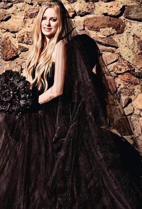 avril lavigne in black dress sk8er 🦇 on X: 