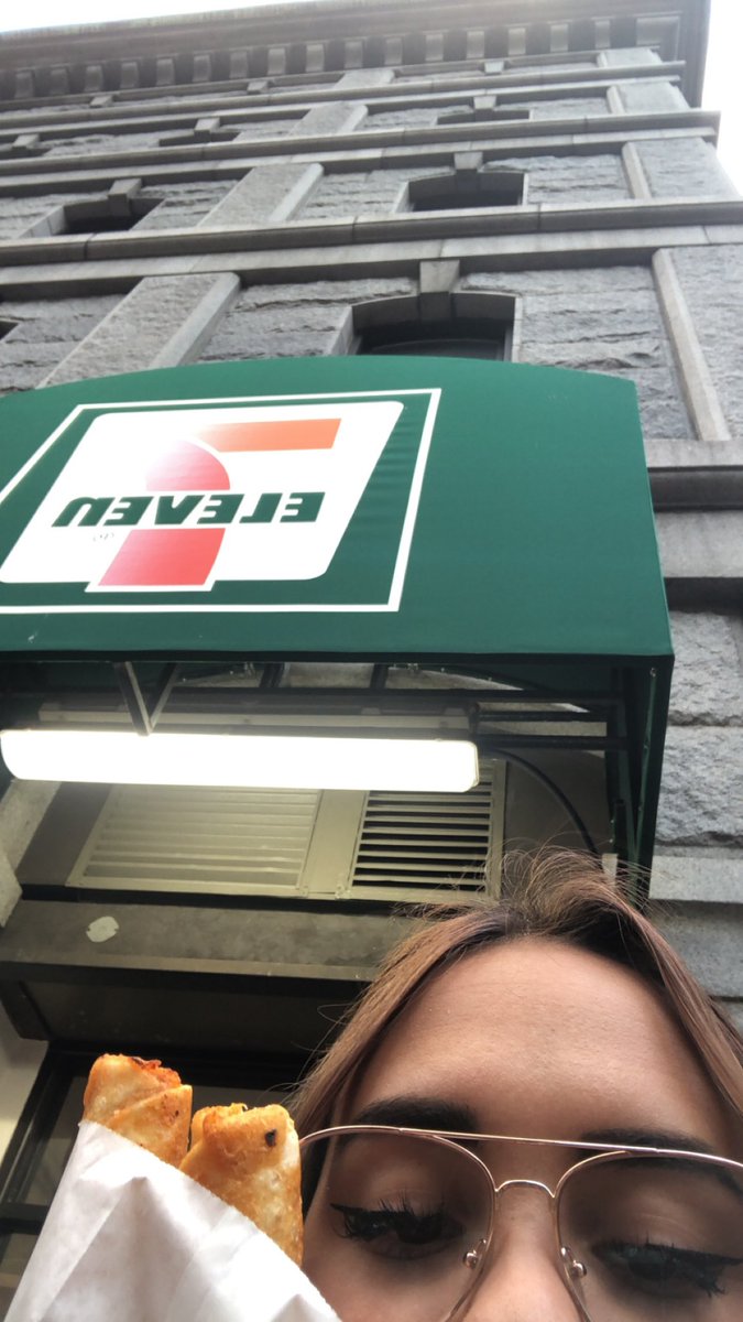 GiGiDeVeer's tweet photo. I miss going out to bars and then walking to 7 eleven drunk to get taquitos https://t.co/goMBZ5DJxH
