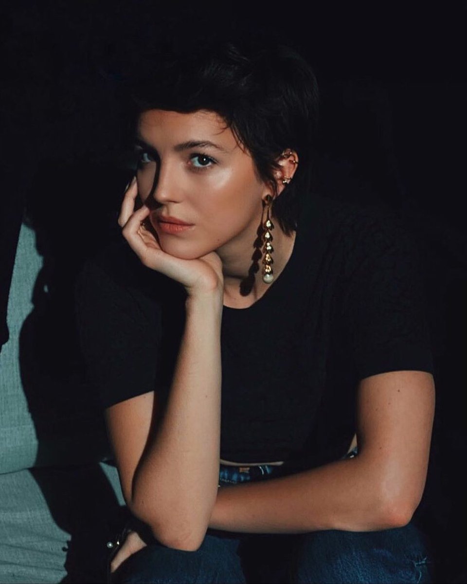 AmandaPearly's tweet photo. #EllaHunt styled by @SarahSlutsky for @Dickinson press, wearing @Chanel and some #AMANDAPEARL #PearlJewelry... β¨
//
#PearlRings #Dickinson #StackingRings #Jewelry #DemiFineJewelry #Pearls #ShopSmall #WomenRun #SupportSmallBusiness #ShopYourValues #MadeinNYC https://t.co/y5D6nLeRrn