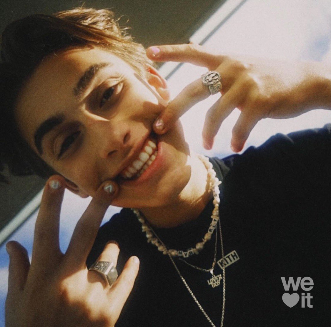 novabesson's tweet photo. happy birthday to this beautiful, talented,and funny human♡never give up on your dreams! i cant wait to see you in concert one day and hopefully meet you! thank you for putting a smile on my face whenever im down. i love you and see you soon💛@johnnyorlando #HappyBirthdayJohnny https://t.co/Amengjh3ba