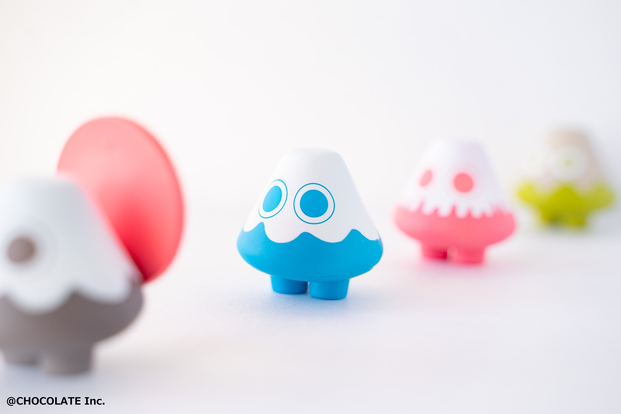 公式 Skカプセルトイチーム 新商品のご紹介 富士山のファッションショー フジコレ 有村泰志さんが手がける 富士山のファッションショー フジコレ がフィギュアになって登場 並べて置くとファッションショーを再現できます 1月25日