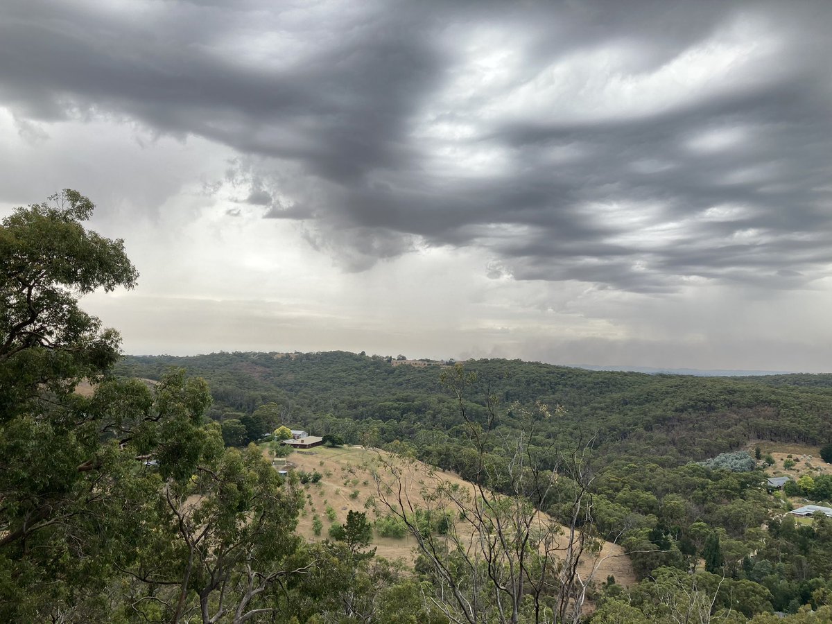 BobBobarella's tweet photo. Looks like rain? #SAFires https://t.co/b9vG6DcZ45