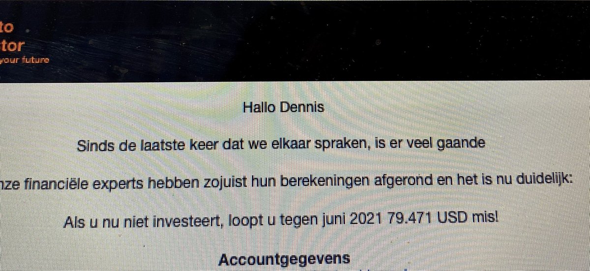 Even aan manlief vragen wie Dennis is. Volgens Thijs,de financieel directeur, blijkt hij hier ook te wonen. Dennis gebruikt zelfs ons mailaccount voor zijn zaken 😂