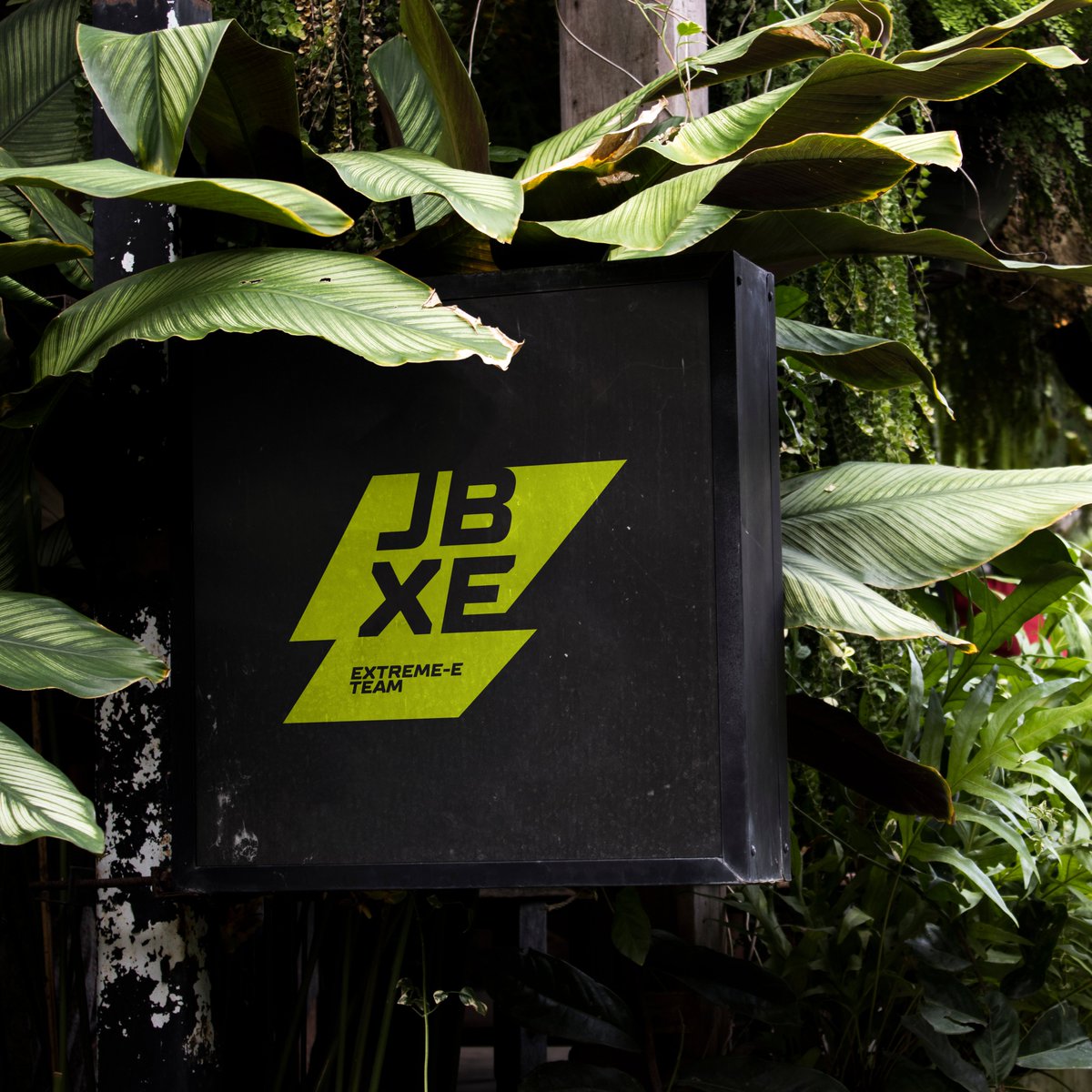 andwerndesign's tweet image. #liverydesign for @JensonButton @jbxeracing for the 2021 @ExtremeELive season powered by #pipt #jb22 #extremee #design #logodesign #motorsport #racing #automotive #racecar #Formula1